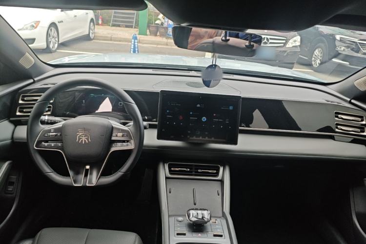 Used BYD Qin L 2024 DM-i 120KM Beyond Model Center Console