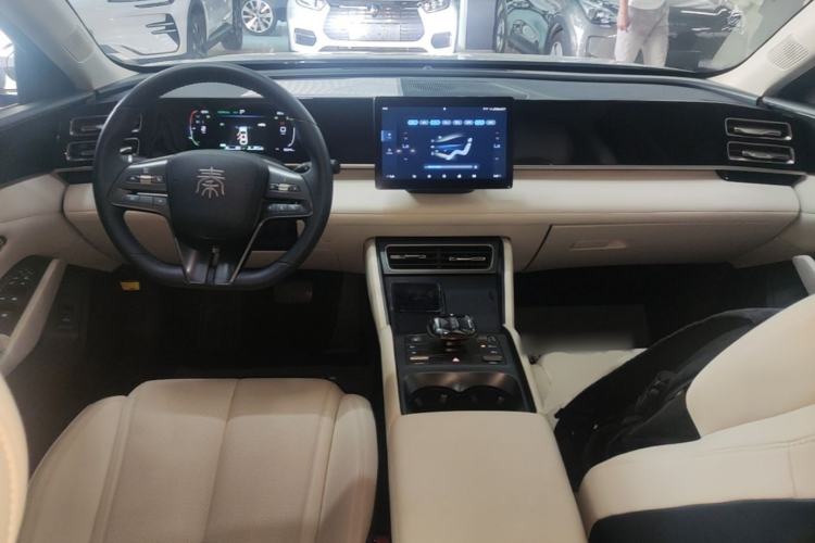 Used BYD Qin L 2024 DM-i 80KM Leading Model Center Console