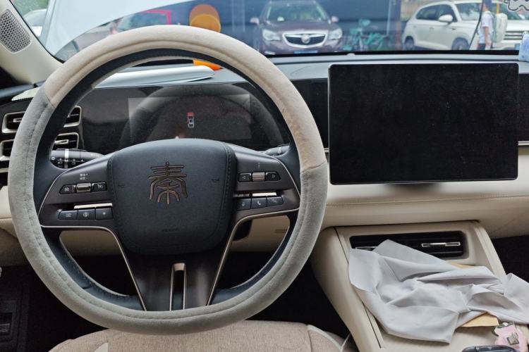 Used BYD Qin L 2024 DM-i 120KM Leading Model Center Console