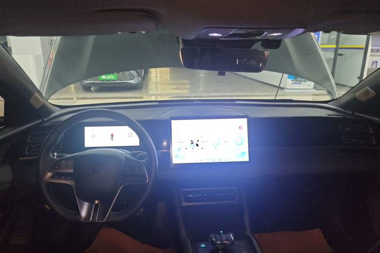 Used BYD Qin L 2024 DM-i 80KM Beyond Model Center Console