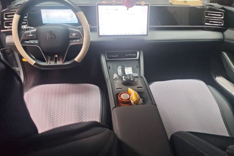 Used BYD Qin L 2024 DM-i 120KM Beyond Model Center Console