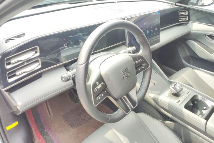Used BYD Qin L 2024 DM-i 120KM Leading Model Center Console