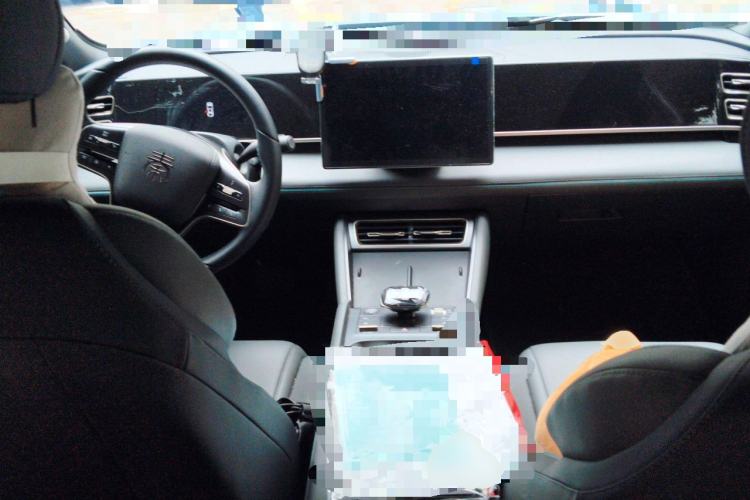 Used BYD Qin L 2024 DM-i 120KM Leading Model Center Console