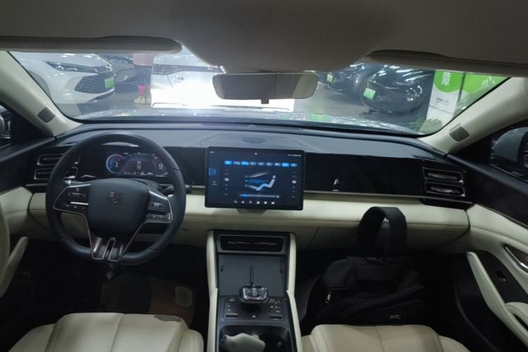 Used BYD Qin L 2024 DM-i 80KM Beyond Model Center Console