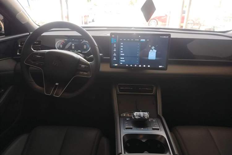 Used BYD Qin L 2024 DM-i 80KM Beyond Model Center Console
