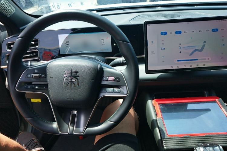 Used BYD Qin L 2024 DM-i 80KM Beyond Model Center Console