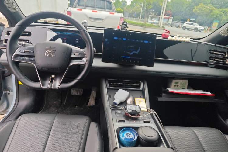 Used BYD Qin L 2024 DM-i 80KM Beyond Model Center Console