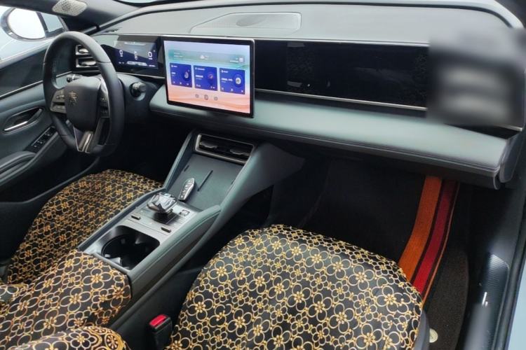 Used BYD Qin L 2024 DM-i 80KM Leading Model Center Console