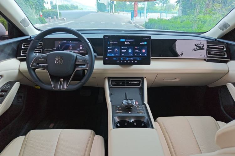 Used BYD Qin L 2024 DM-i 120KM Beyond Model Center Console