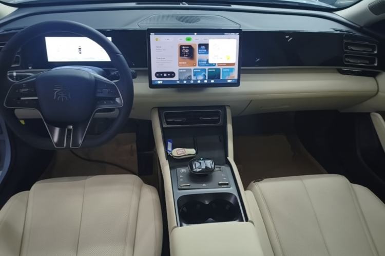 Used BYD Qin L 2024 DM-i 80KM Beyond Model Center Console