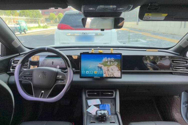 Used BYD Qin L 2024 DM-i 80KM Beyond Model Center Console