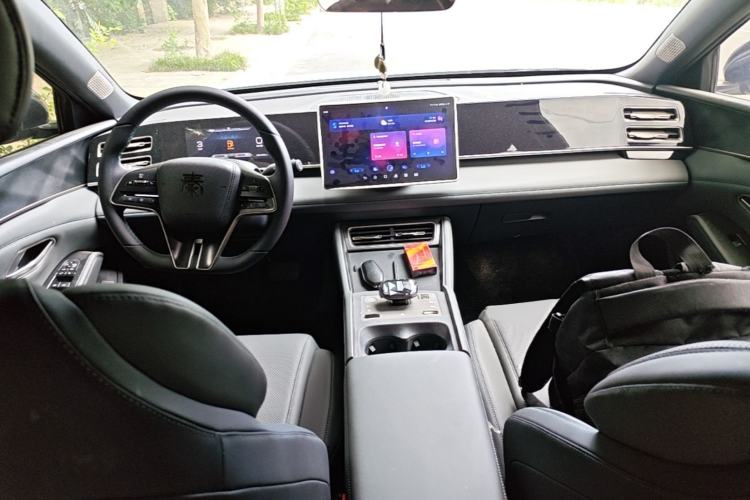 Used BYD Qin L 2024 DM-i 80KM Beyond Model Center Console