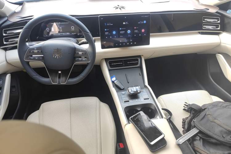 Used BYD Qin L 2024 DM-i 80KM Beyond Model Center Console