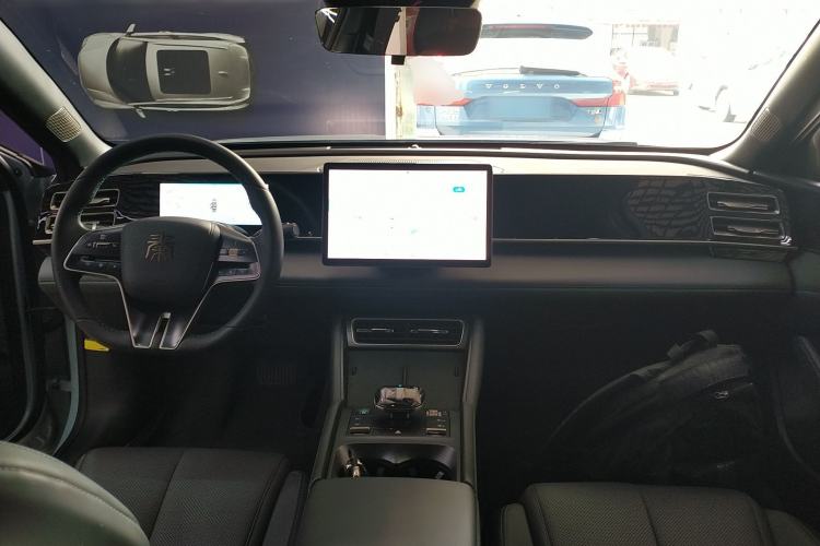 Used BYD Qin L 2024 DM-i 80KM Beyond Model Center Console