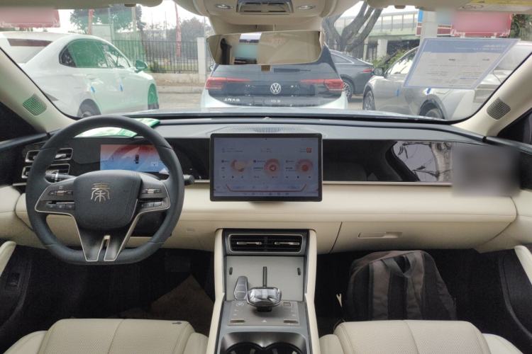 Used BYD Qin L 2024 DM-i 120KM Beyond Model Center Console