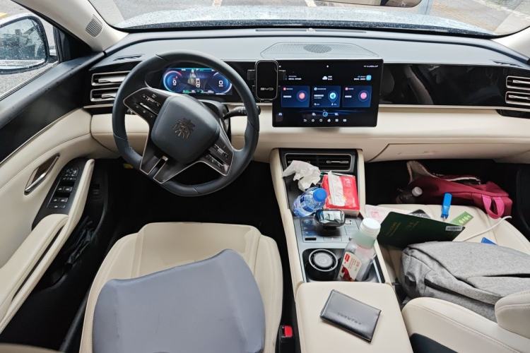 Used BYD Qin L 2024 DM-i 80KM Beyond Model Center Console