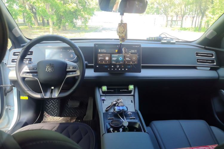 Used BYD Qin L 2024 DM-i 120KM Leading Model Center Console