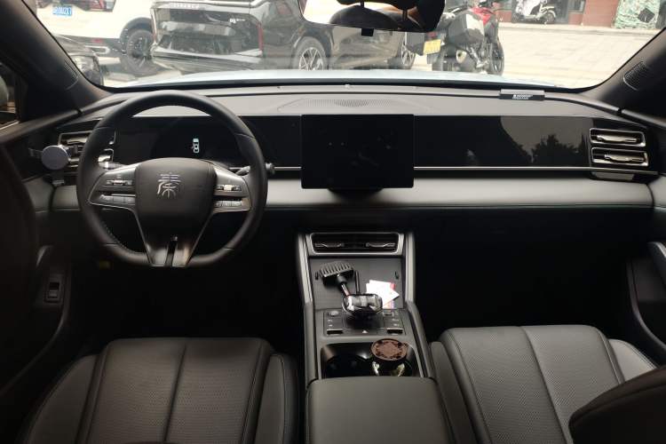 Used BYD Qin L 2024 DM-i 80KM Leading Model Center Console
