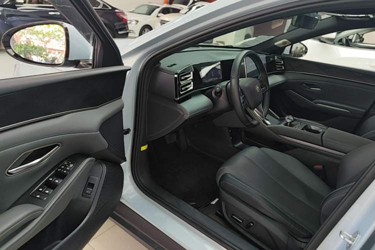 Used BYD Qin L 2024 DM-i 120KM Leading Model Driver Seat