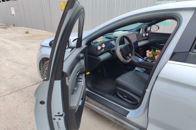 Used BYD Qin L 2024 DM-i 120KM Excellence Model Driver Seat