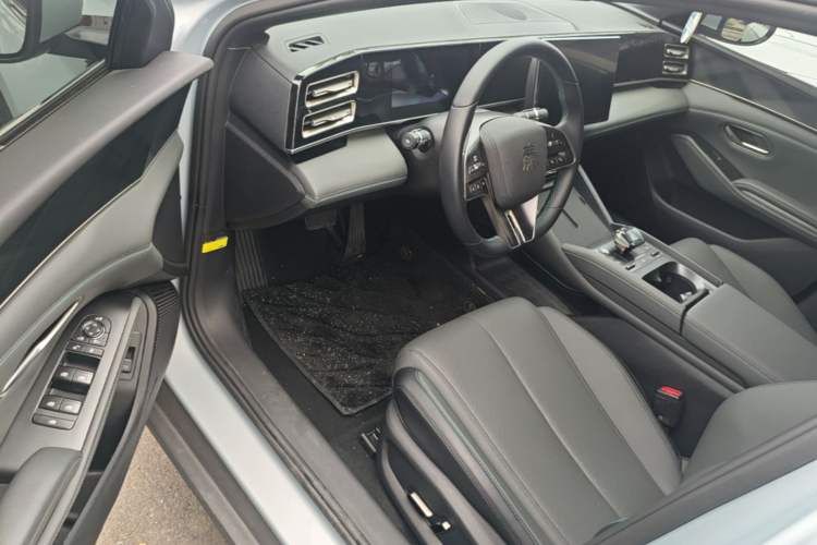 Used BYD Qin L 2024 DM-i 120KM Beyond Model Driver Seat