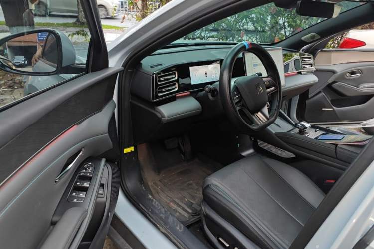 Used BYD Qin L 2024 DM-i 120KM Excellence Model Driver Seat
