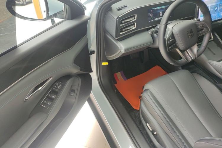 Used BYD Qin L 2024 DM-i 120KM Beyond Model Driver Seat