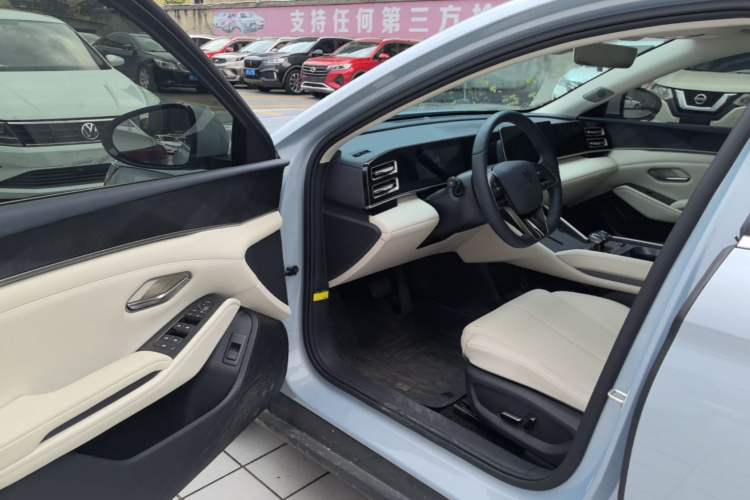 Used BYD Qin L 2024 DM-i 120KM Beyond Model Driver Seat