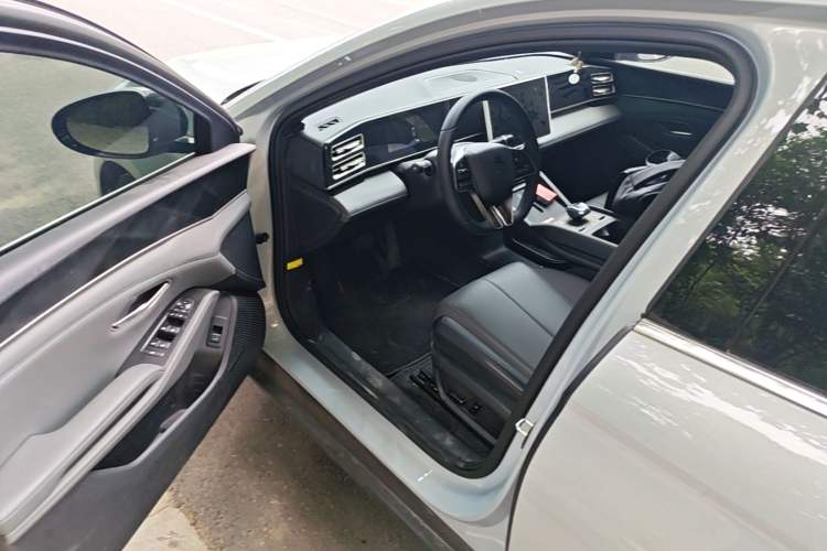 Used BYD Qin L 2024 DM-i 80KM Beyond Model Driver Seat