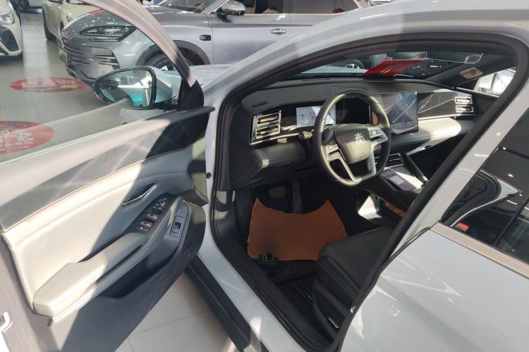 Used BYD Qin L 2024 DM-i 120KM Beyond Model Driver Seat