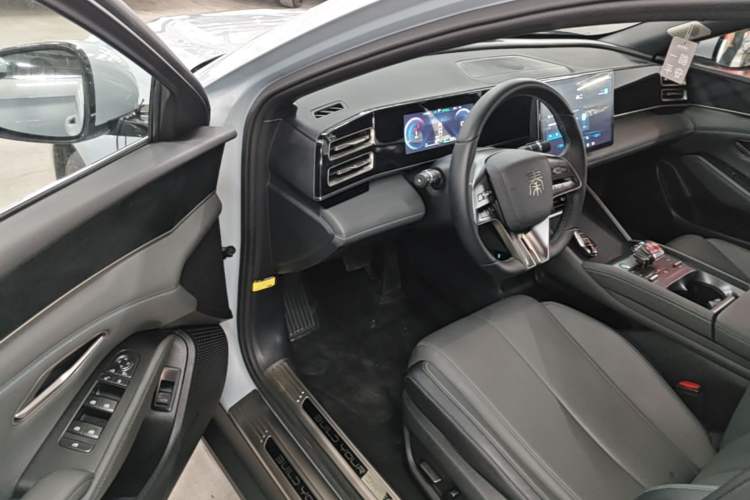 Used BYD Qin L 2024 DM-i 80KM Beyond Model Driver Seat