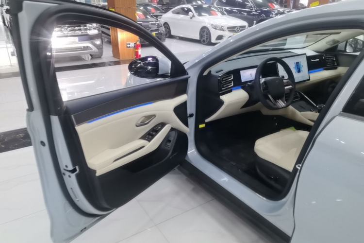 Used BYD Qin L 2024 DM-i 120KM Excellence Model Driver Seat