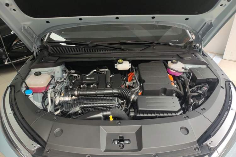 Used BYD Qin L 2024 DM-i 120KM Beyond Model Engine Bay