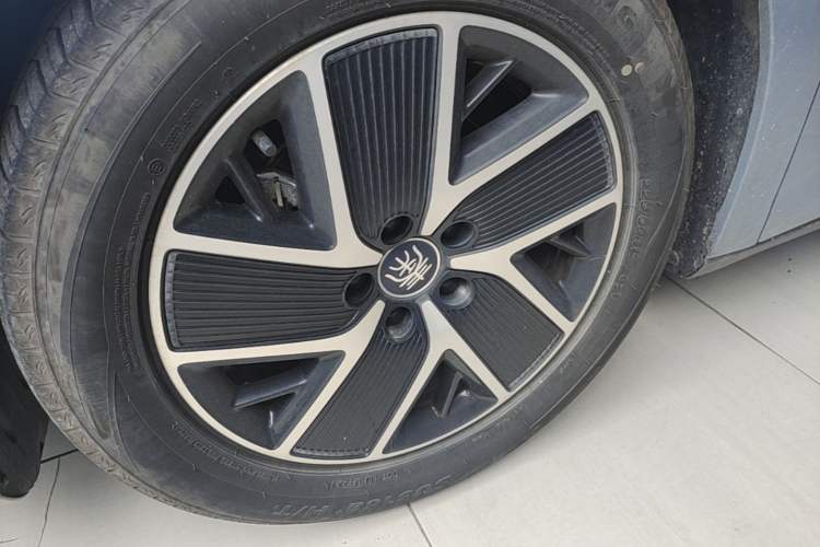 Used BYD Qin L 2024 DM-i 80KM Beyond Model Exterior 4