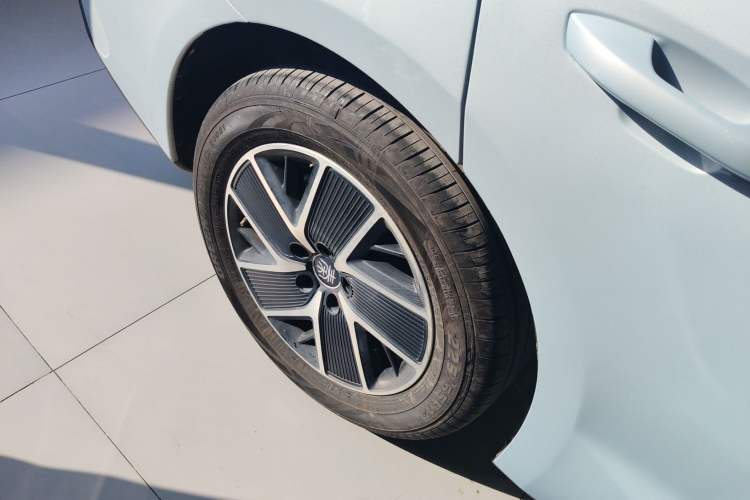 Used BYD Qin L 2024 DM-i 120KM Beyond Model Exterior 5