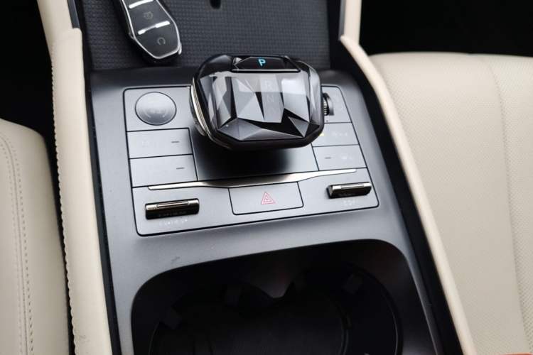 Used BYD Qin L 2024 DM-i 80KM Beyond Model Gear Lever