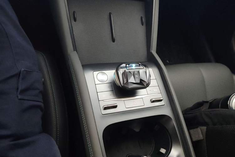 Used BYD Qin L 2024 DM-i 120KM Beyond Model Gear Lever
