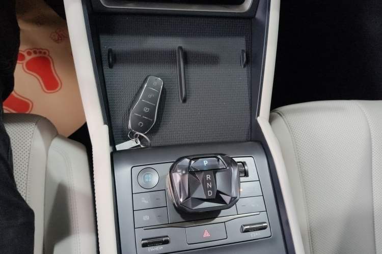 Used BYD Qin L 2024 DM-i 120KM Beyond Model Gear Lever