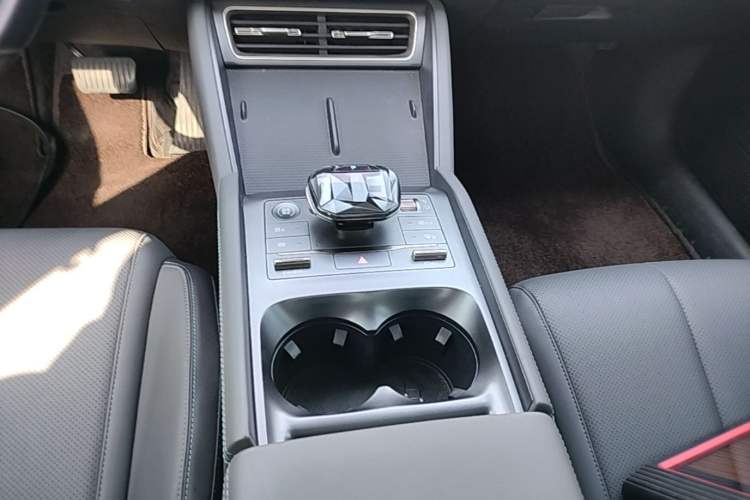 Used BYD Qin L 2024 DM-i 120KM Leading Model Gear Lever
