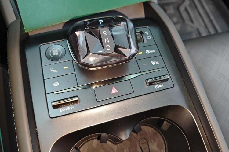 Used BYD Qin L 2024 DM-i 120KM Excellence Model Gear Lever