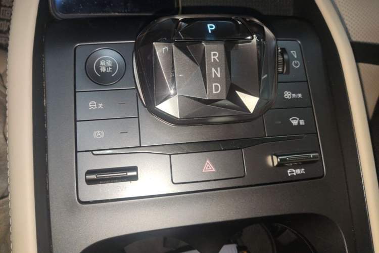 Used BYD Qin L 2024 DM-i 80KM Leading Model Gear Lever