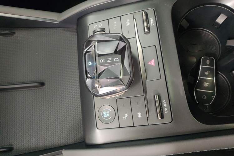 Used BYD Qin L 2024 DM-i 120KM Beyond Model Gear Lever