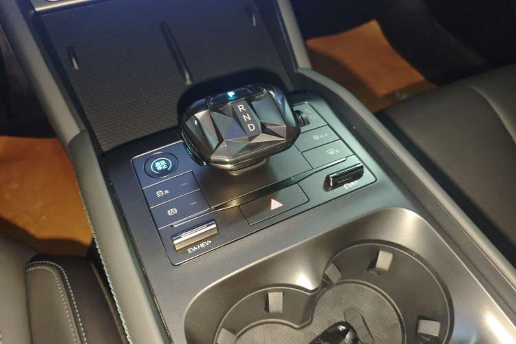 Used BYD Qin L 2024 DM-i 80KM Beyond Model Gear Lever