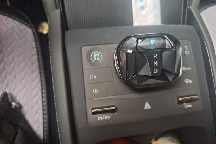 Used BYD Qin L 2024 DM-i 120KM Beyond Model Gear Lever
