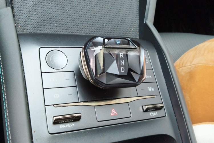 Used BYD Qin L 2024 DM-i 120KM Leading Model Gear Lever