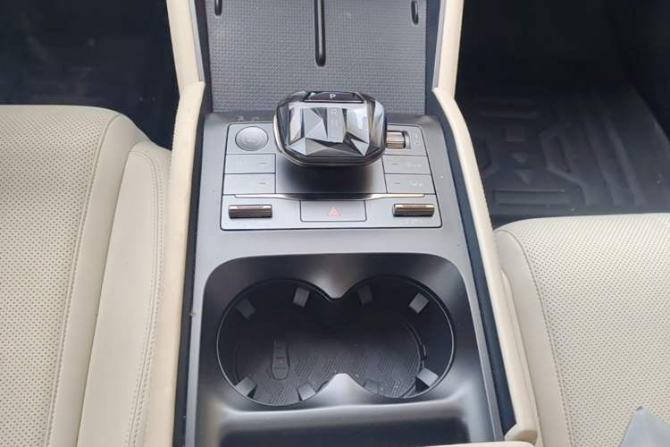 Used BYD Qin L 2024 DM-i 80KM Beyond Model Gear Lever