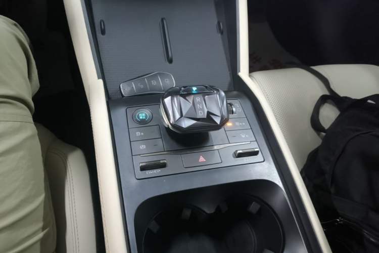 Used BYD Qin L 2024 DM-i 80KM Beyond Model Gear Lever