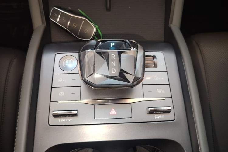 Used BYD Qin L 2024 DM-i 80KM Beyond Model Gear Lever