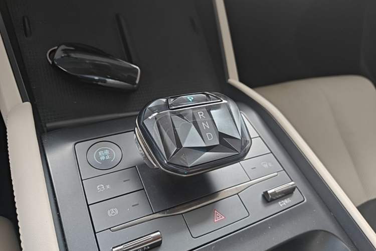 Used BYD Qin L 2024 DM-i 80KM Leading Model Gear Lever