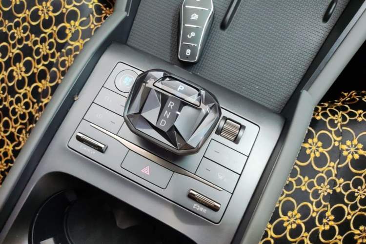 Used BYD Qin L 2024 DM-i 80KM Leading Model Gear Lever